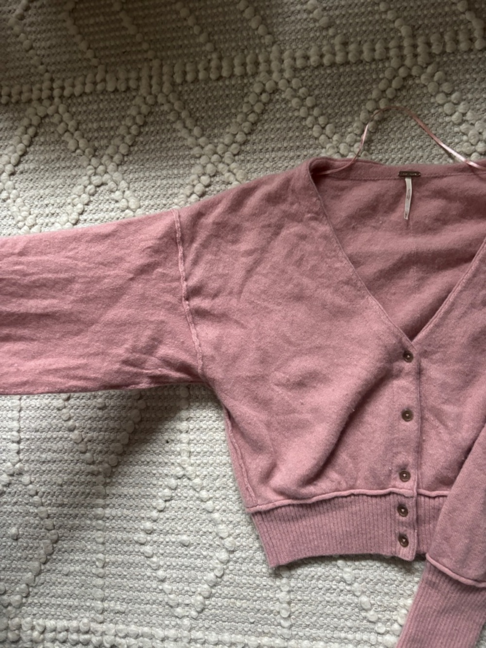 Free People Women’s 100% cashmere pink cardigan sweater size medium - Picture 3 of 4